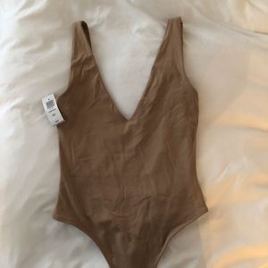 NWT Aritizia Babaton V Neck Contour Bodysuit